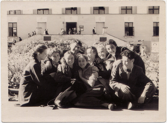 Группа студентов Отделения истории искусств Исторического факультета МГУ. 1950