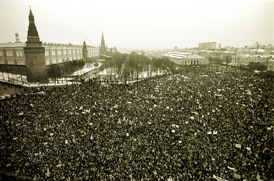 Многолюдный митинг на Манежной площади 4 февраля 1990 г.