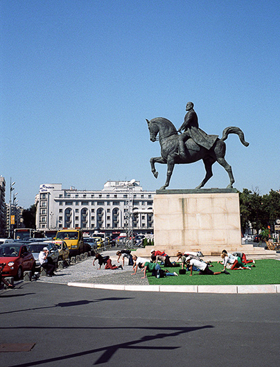 Alexandra Pirici, If You Don’t Want Us, We Want You, 2011. Intervention in public space, Bucharest. Courtesy of the artist