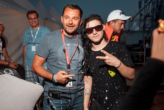 Виктор Шкипин, директор фестиваля, и диджей Skrillex