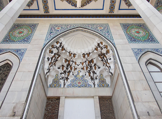 Деталь фасада павильона «Азербайджан». 2014