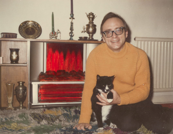 Анатолий Кузнецов у себя дома. Лондон, середина 1970-х годов