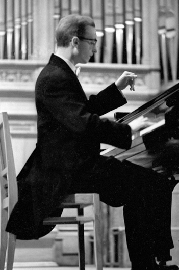 Лауреат международного конкурса пианистов в Рио-де-Жанейро Алексей Любимов, 1965
