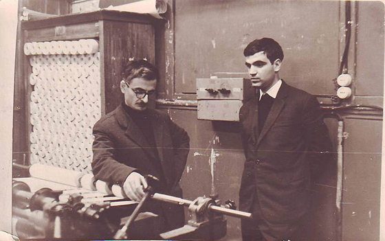 Марлен Хуциев и Геннадий Шпаликов во время работы над фильмом «Мне двадцать лет», 1963 г.