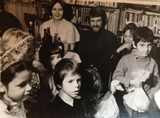 Праздник для детей политзаключенных. Сидят: Алла Бахмина, Виктор Дзядко, Вера Лашкова. Вторая половина 1970-х
