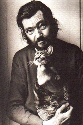 Хулио Кортасар с котиком
