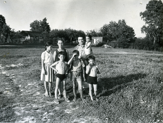 На даче в Лигачеве, 1983