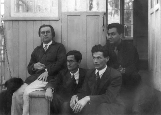 K. Малевич, В. Тренин, Т. Гриц, Н. Харджиев. Немчиновка, 1933 г.