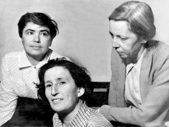 Слева направо: Фрида Вигдорова, Раиса Облонская, Нора Галь. Нач. 60-х гг.
