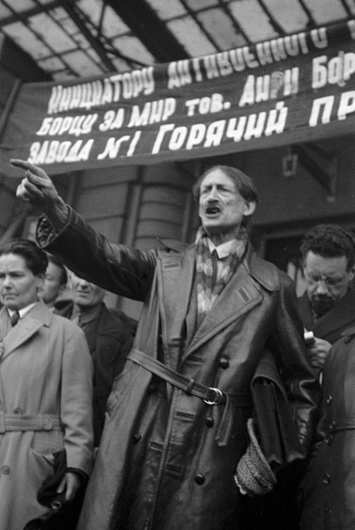 Анри Барбюс во время выступления на одном из московских предприятий, 1930 г.