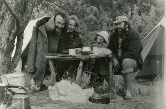 На Багринском озере. Алексей Панин и его жена Людмила, Соня, Лев Тимофеев. 1980