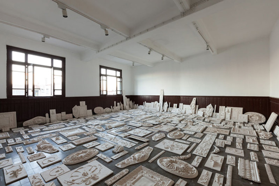 Майкл Раковиц, «Плоть ваша — кости наши», 2015. Здание греческой младшей школы в Галате