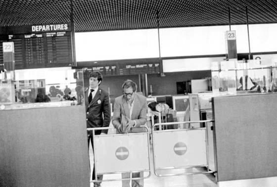 Георгий Владимов покидает СССР. Шереметьево, 26 мая 1983 года