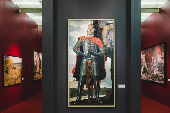Раздел выставки под названием «Великая война» открывается картиной Павла Корина «Александр Невский» (1942, из собрания Государственной Третьяковской галереи)
