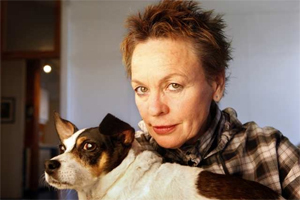 Лори Андерсон: «Теперь я — “артист, который дает концерты для собак”»